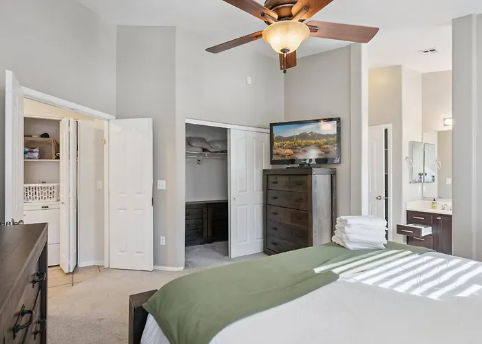 Poolside Retreat - With Private Pool Holiday home Gilbert