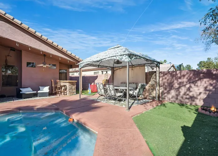 Poolside Retreat - With Private Pool *